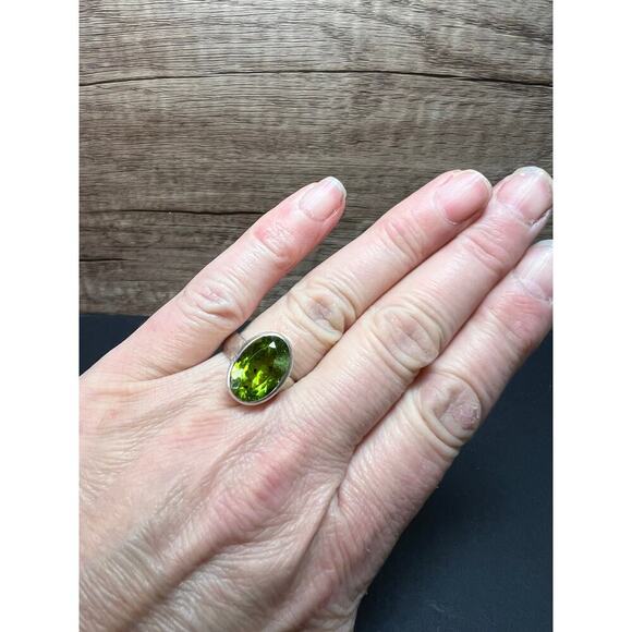 NEW size 7.5 oval cut peridot sterling silver ring 6.55 grams - Picture 8 of 16